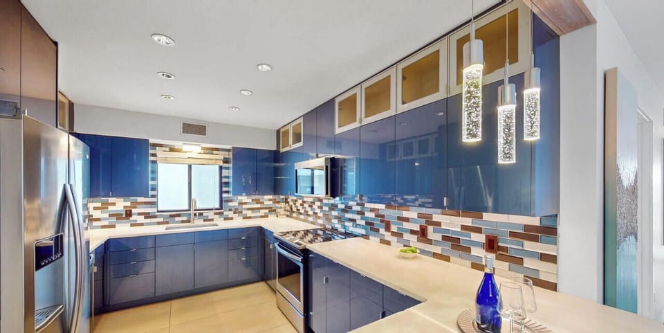 Breakfast bar, seating for two