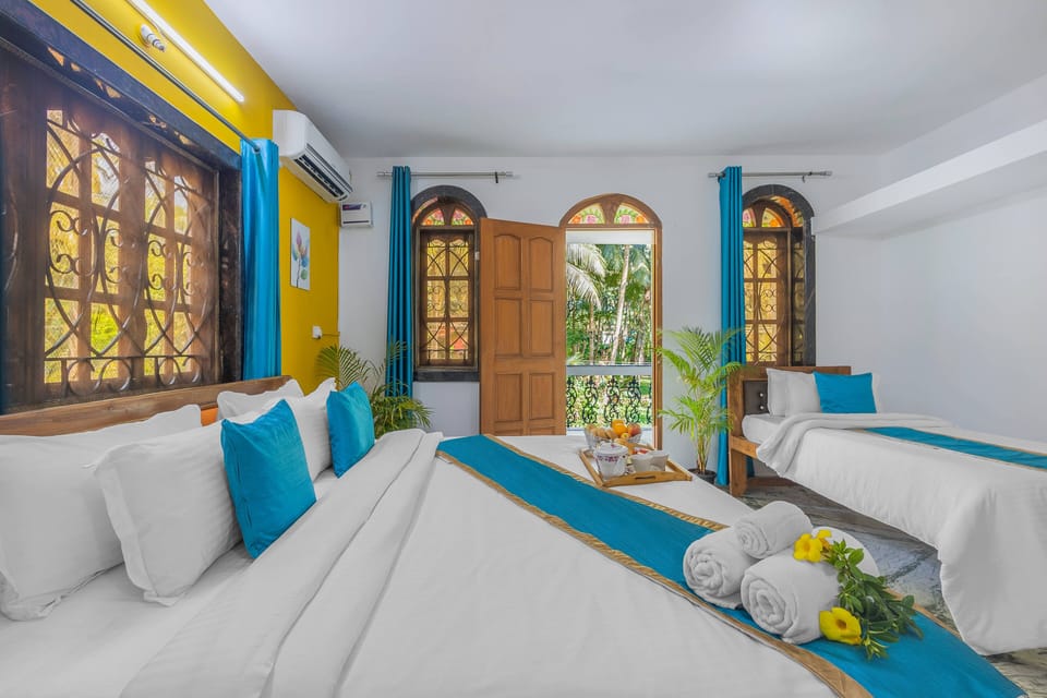 Deluxe Double Room | Down comforters, desk, iron/ironing board, free WiFi
