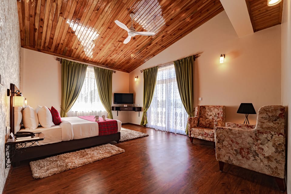 Villa | In-room safe, desk, laptop workspace, blackout drapes