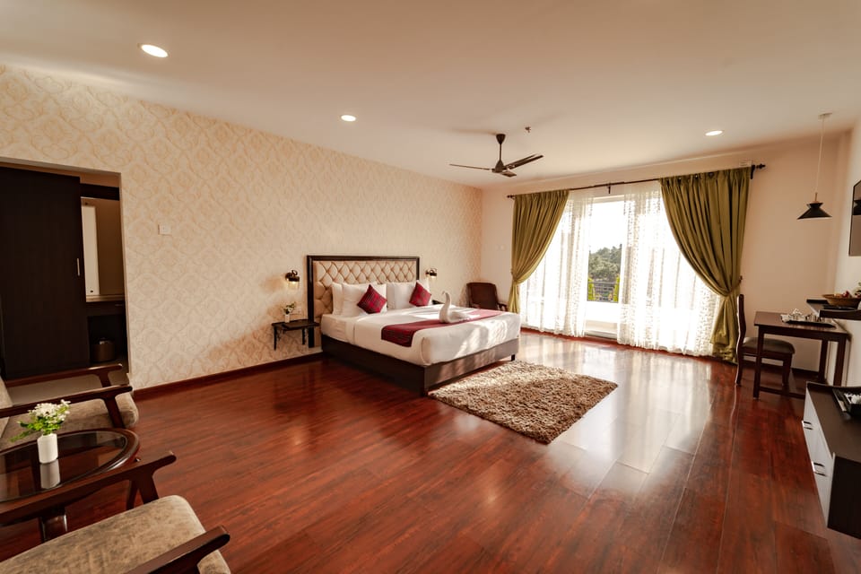 Premium Executive | In-room safe, desk, laptop workspace, blackout drapes