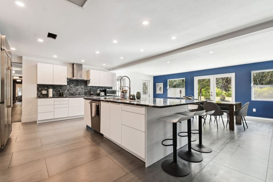 Kitchen & Dining area