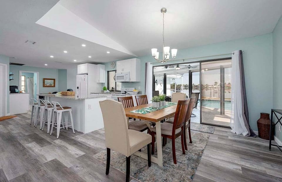 Dining Area with Waterviews