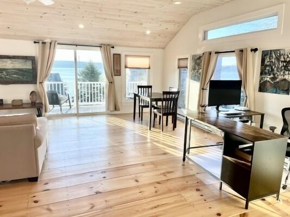 Open concept w/ lots of light
