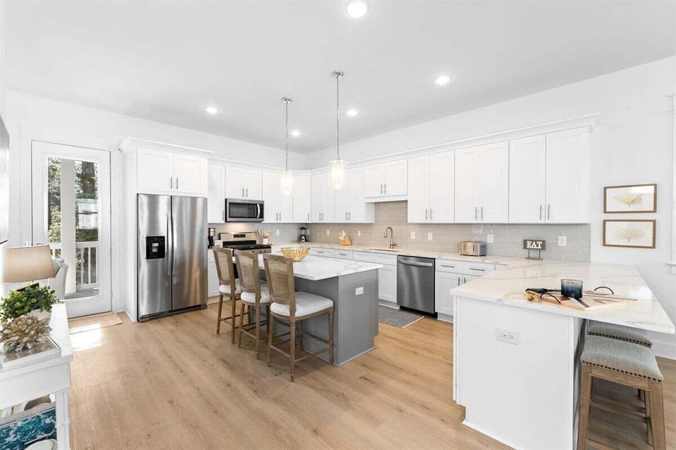 Large kitchen with plenty of counter space!
