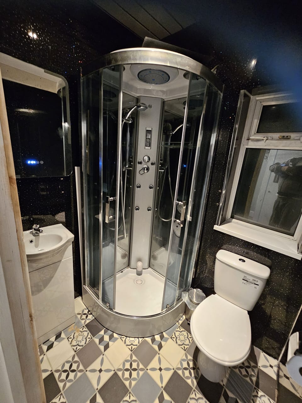 Standard Double Room | Bathroom | Shower, hair dryer, towels, soap
