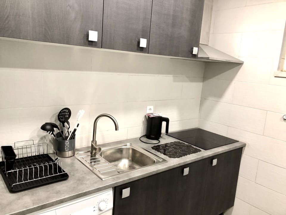 Shared fridge, microwave, dishwasher, toaster