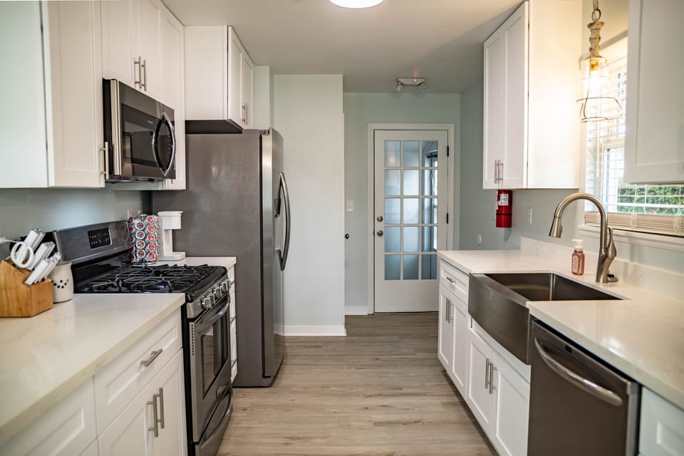 Full kitchen