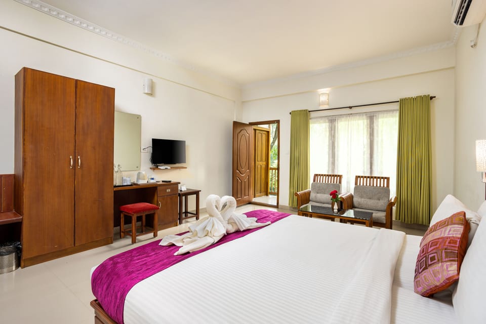 Coffee Bean Premium AC | Soundproofing, iron/ironing board, free WiFi, bed sheets