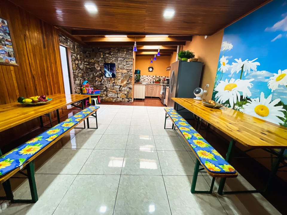 Casa Flores is a spacious 3 bd, 3 bath house in Heredia "The City of Flowers". House in Heredia