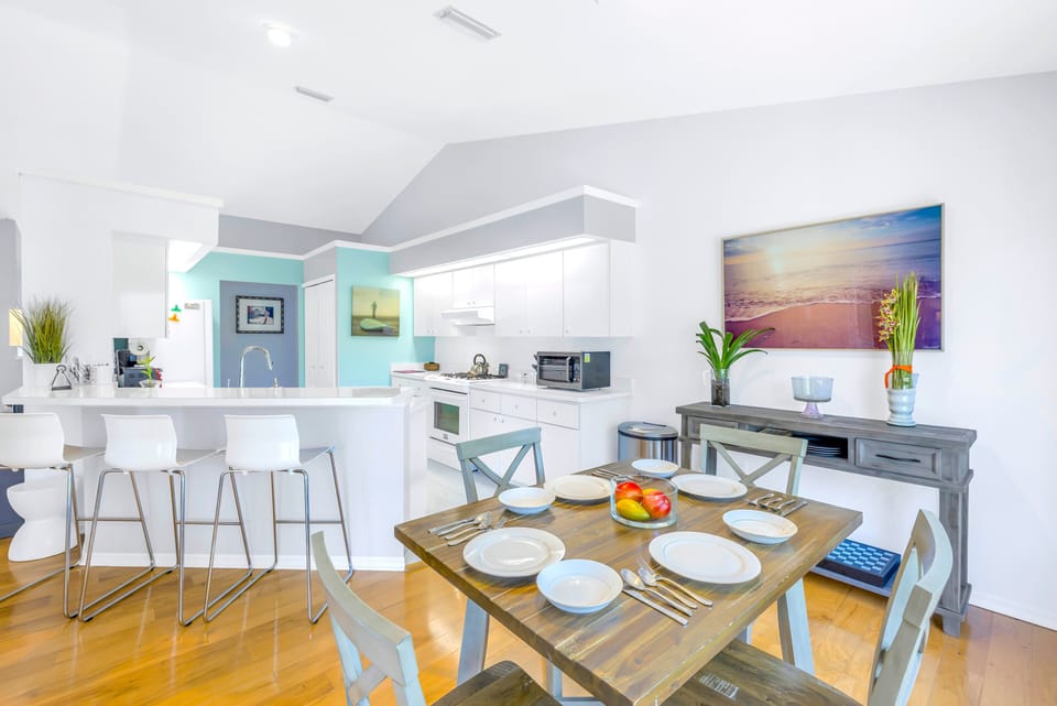 In kitchen dining with a built-in breakfast bar.