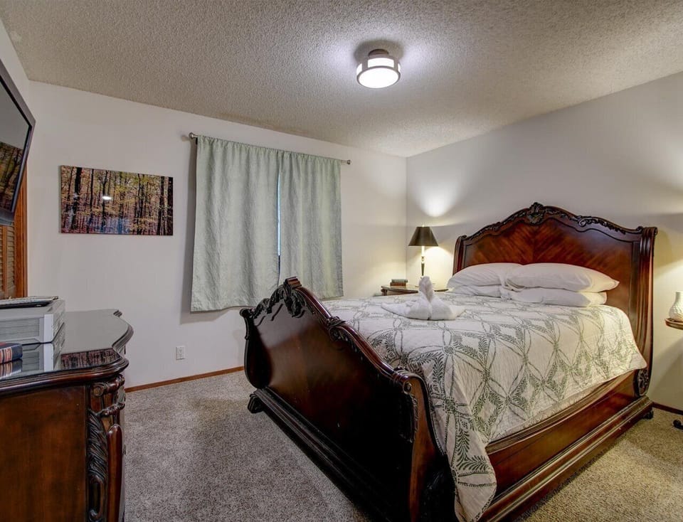 Comfy queen in the guest room