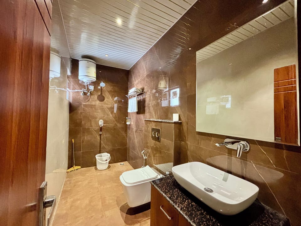 Family Room | Soundproofing, free WiFi