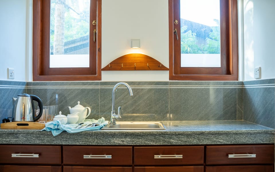 Deluxe Room | Private kitchen | Fridge, electric kettle