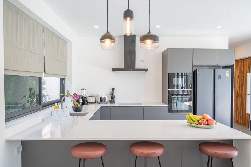 Exclusive Villa, Mountain View | Private kitchen | Full-size fridge, microwave, oven, stovetop