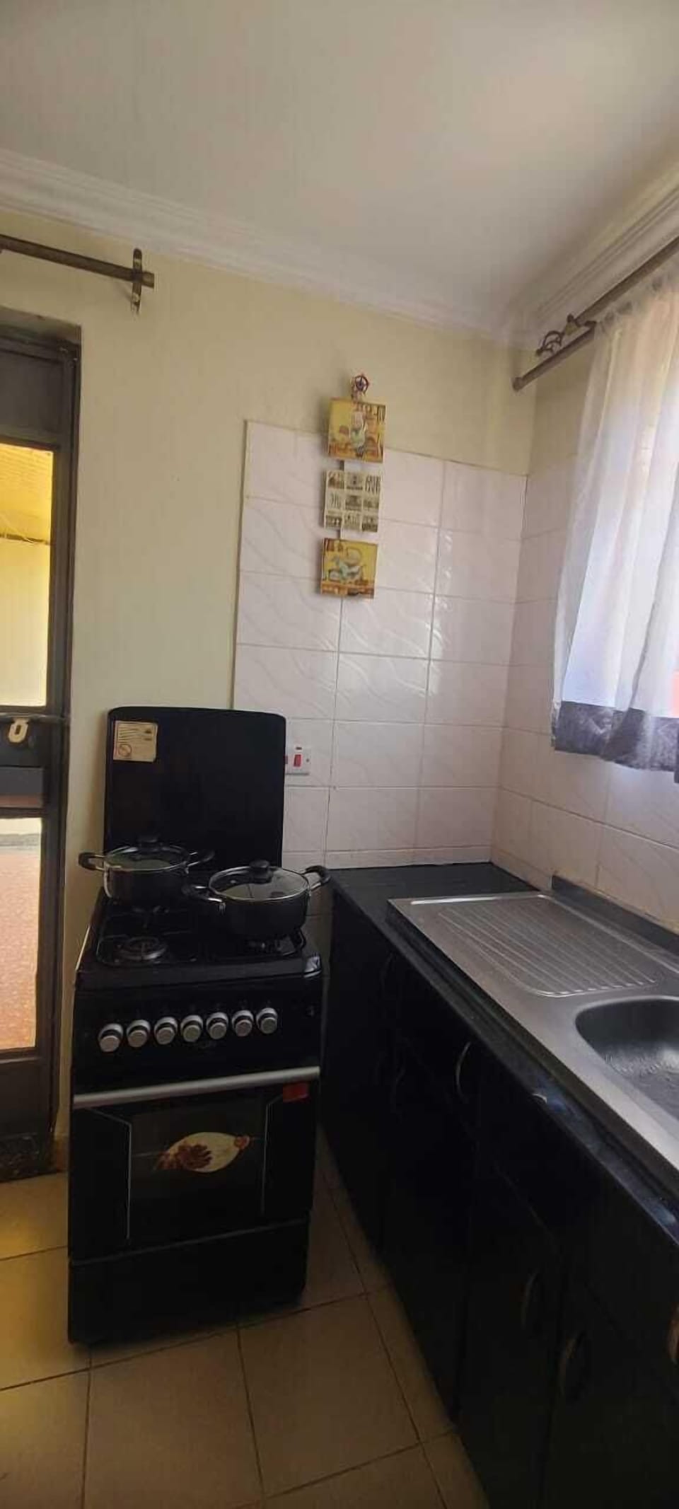 Classic Apartment | Private kitchen | Fridge, microwave, cookware/dishes/utensils
