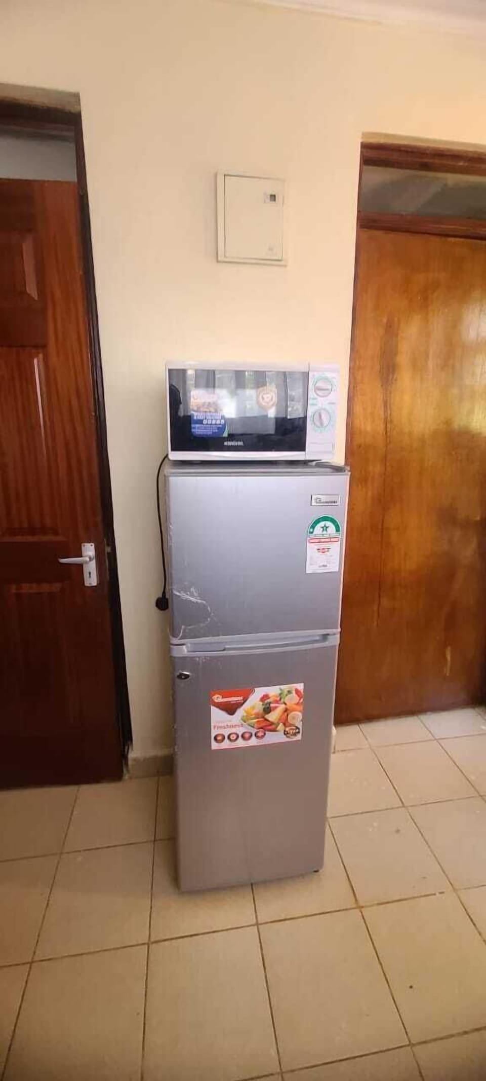 Classic Apartment | Private kitchen | Fridge, microwave, cookware/dishes/utensils