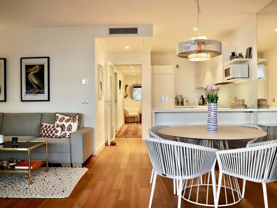 Living area Gemma nel Golfo di Trieste. Ideal for couples, families, and business stays. Luxury apartment, equipped and furnished with every comfort. Characterized by breathtaking sea views. It features three bedrooms and two bathrooms with showers, 
