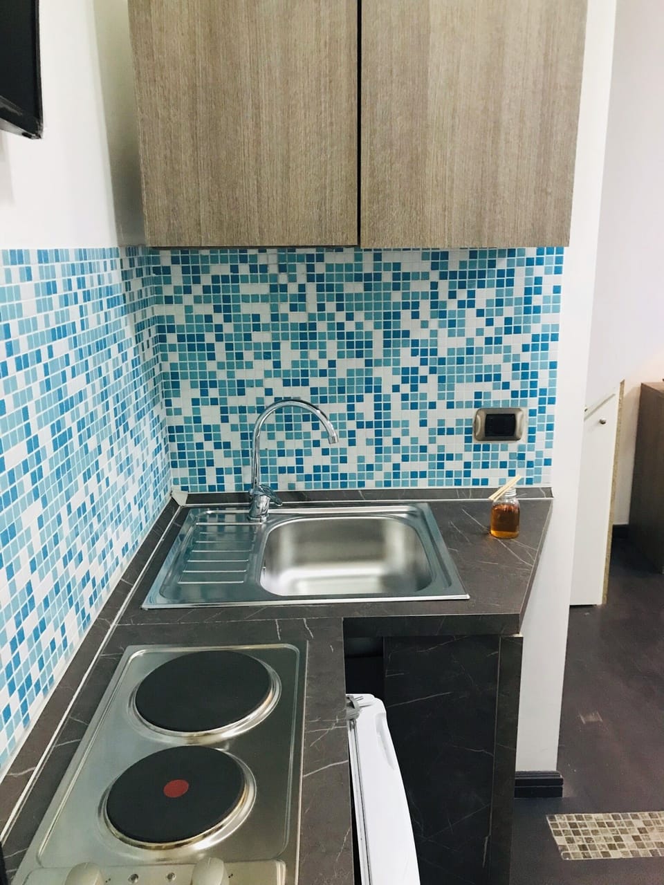 Deluxe Double or Twin Room, Balcony | Private kitchen