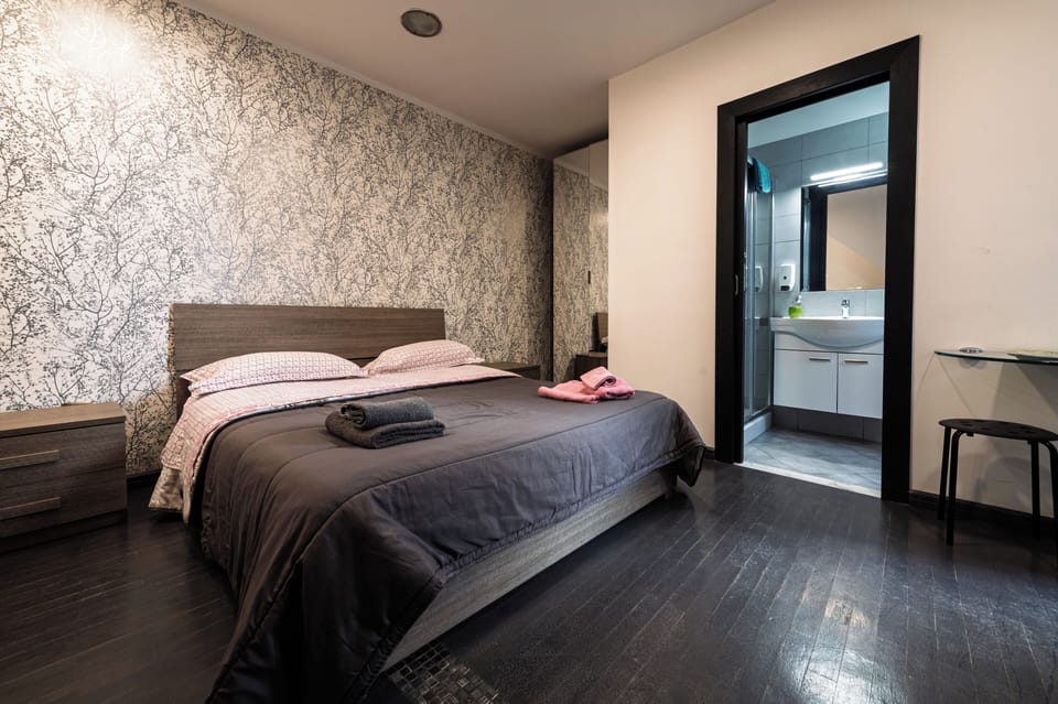 Deluxe Double or Twin Room, Balcony | In-room safe, iron/ironing board, free WiFi
