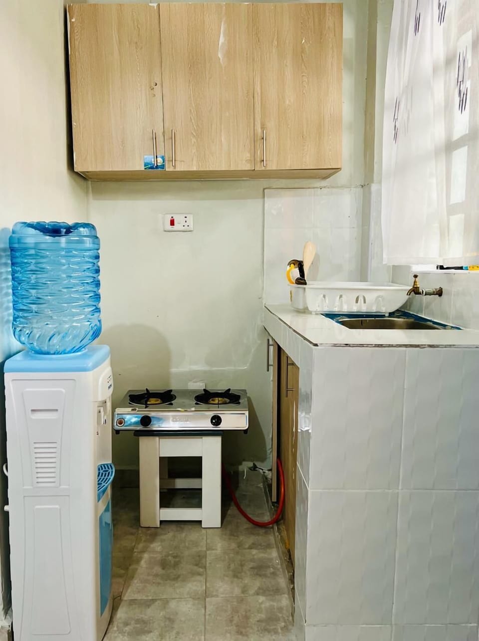 Business Studio | Private kitchen | Fridge, microwave, cookware/dishes/utensils