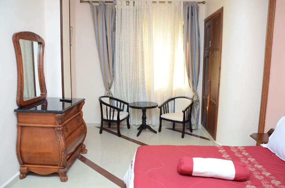 Minibar, desk, laptop workspace, WiFi (free)