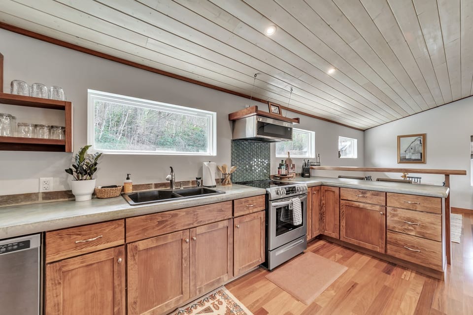 This well equipped kitchen offers all the basics you need for a comfortable stay.