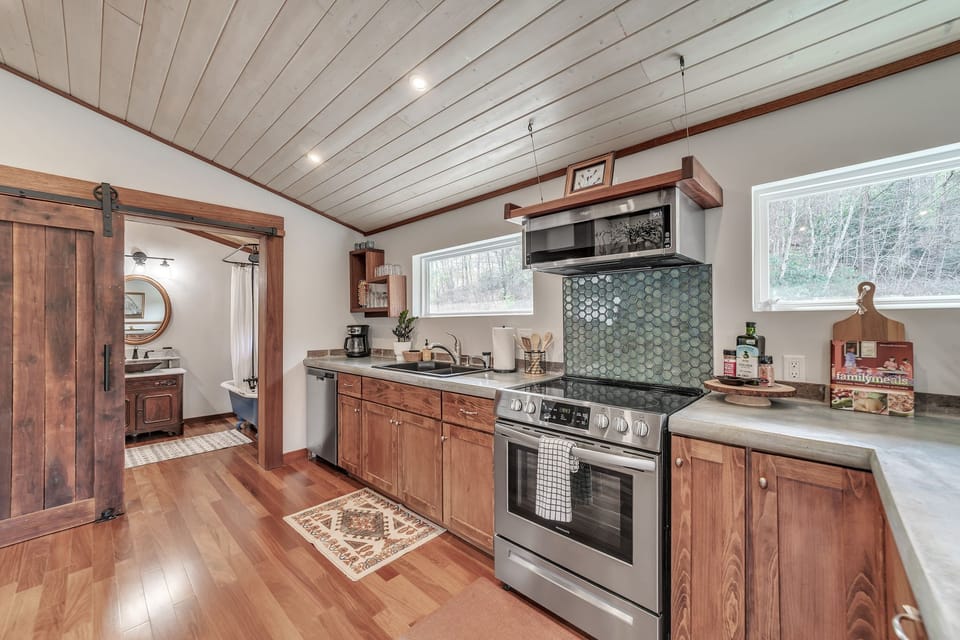 This well equipped kitchen offers all the basics you need for a comfortable stay.