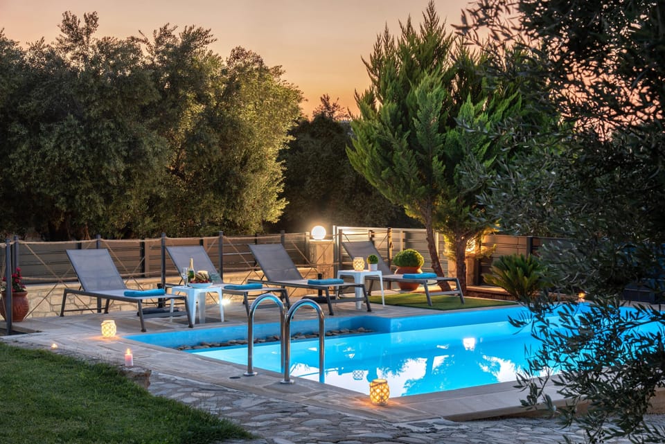 Seasonal outdoor pool, pool umbrellas, sun loungers