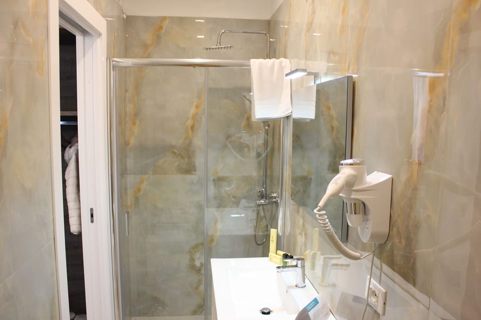 Classic Room | Bathroom | Shower, rainfall showerhead, hair dryer, bathrobes