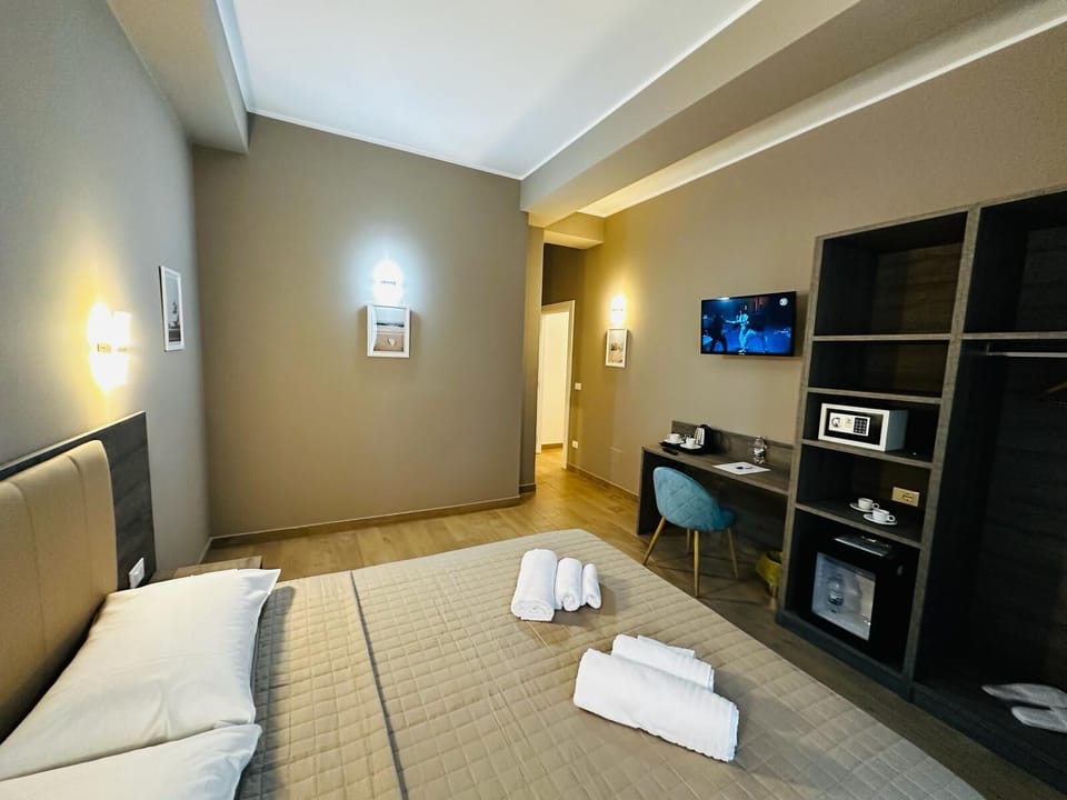 Minibar, in-room safe, desk, blackout drapes