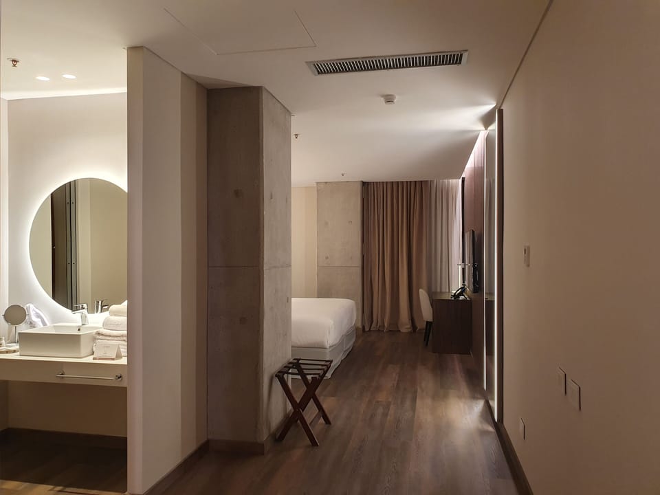 Executive Room | Egyptian cotton sheets, premium bedding, down comforters, minibar