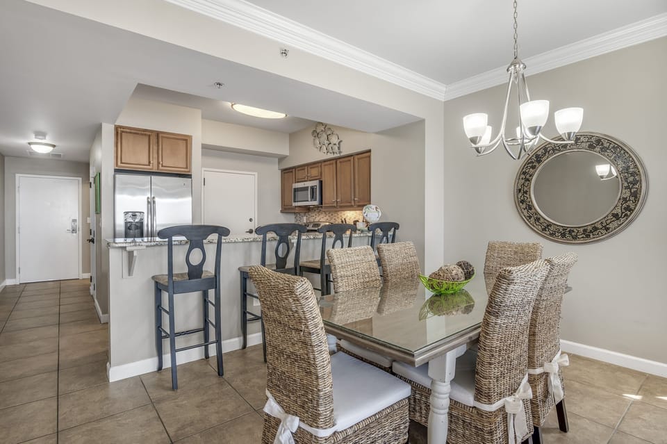 Dining Area and Kitchen Breakfast Bar