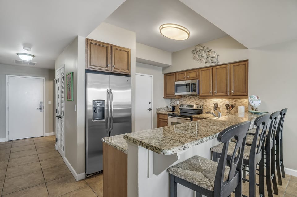 Kitchen with Breakfast Bar