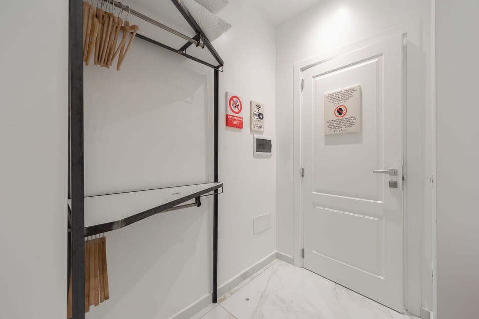 Comfort Double Room (8) | Hypo-allergenic bedding, down comforters, desk, laptop workspace