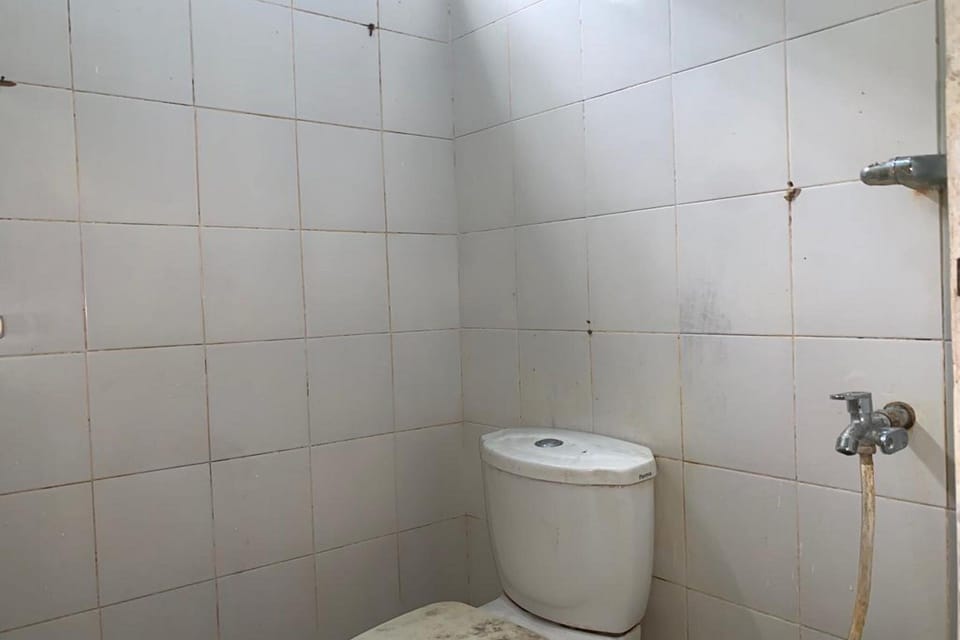 Standard Double Room | Bathroom | Shower, towels, soap
