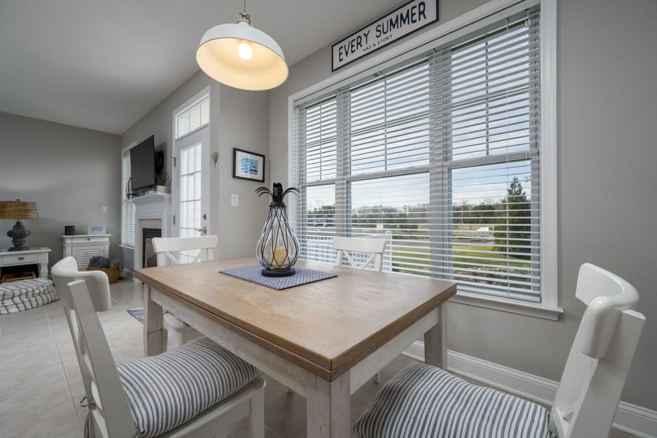 Kitchen dining area