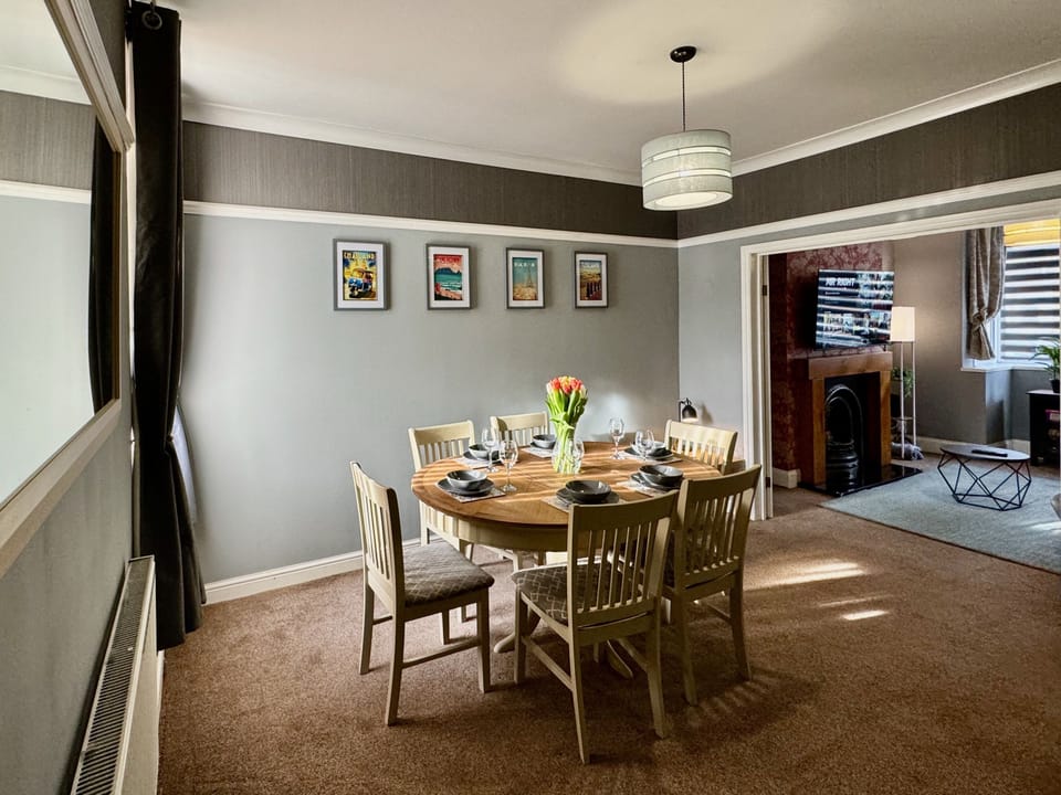 Family House | In-room dining