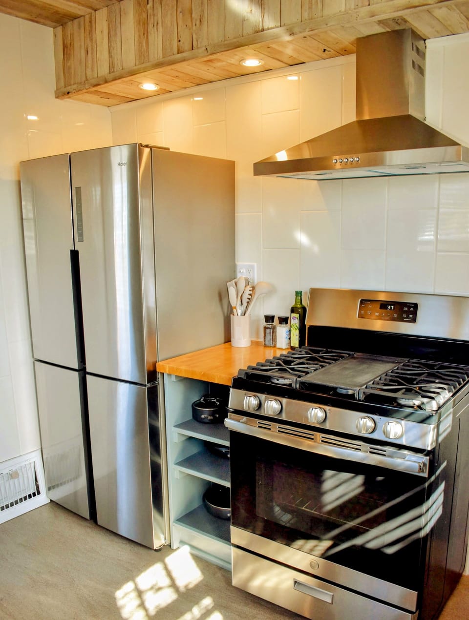 Full size stainless steel appliances to make your meal prepping time shine!
