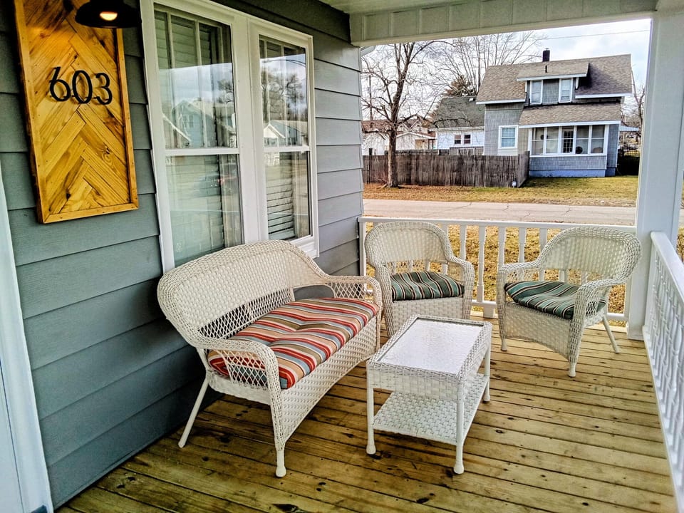 Front porch seating for 4. Sit back and relax after a day of exploring the area!