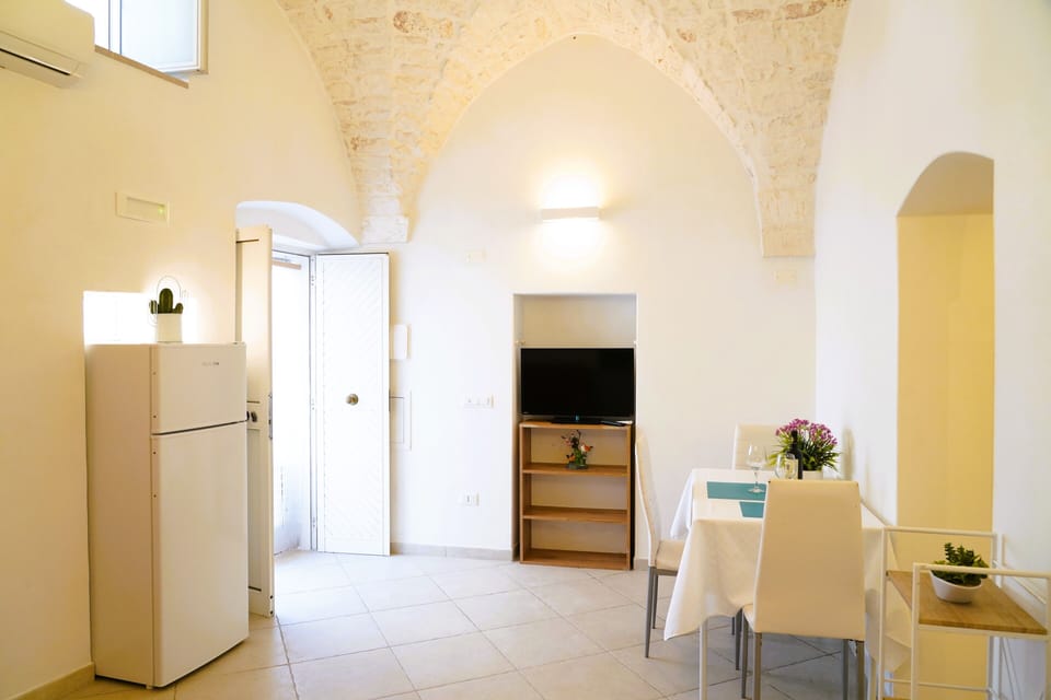 Traditional House | Living area | 32-inch flat-screen TV with cable channels