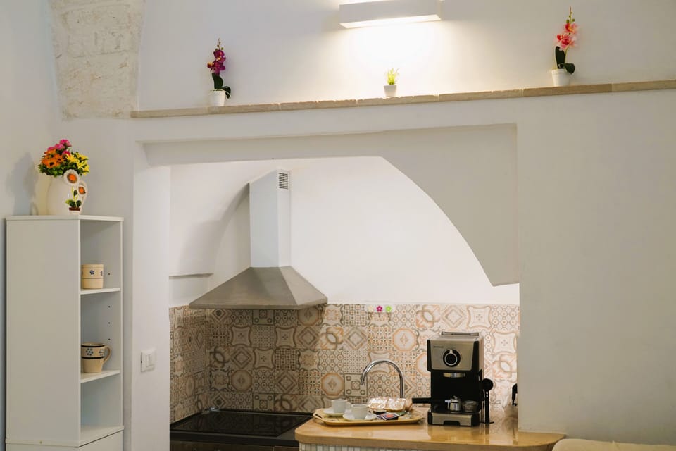 Traditional House | Private kitchen | Full-size fridge, oven, stovetop, espresso maker