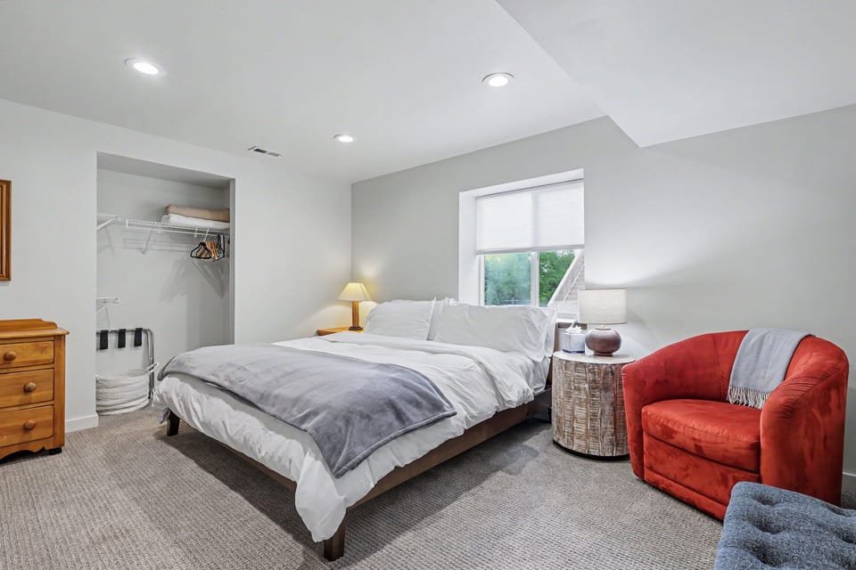 lower king bedroom