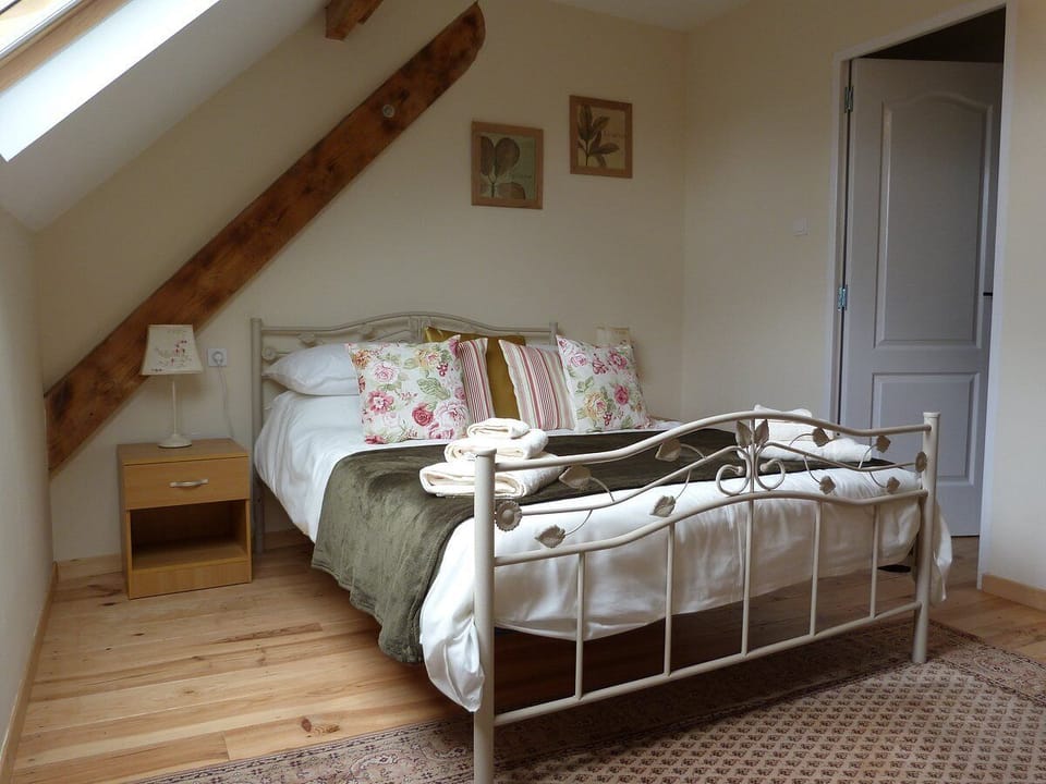 Standard Double Room, Mountain View | Free WiFi, bed sheets