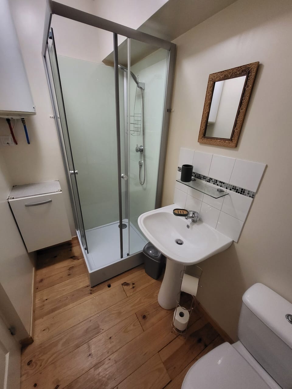 Standard Double Room, Mountain View | Bathroom | Shower, free toiletries, hair dryer, towels