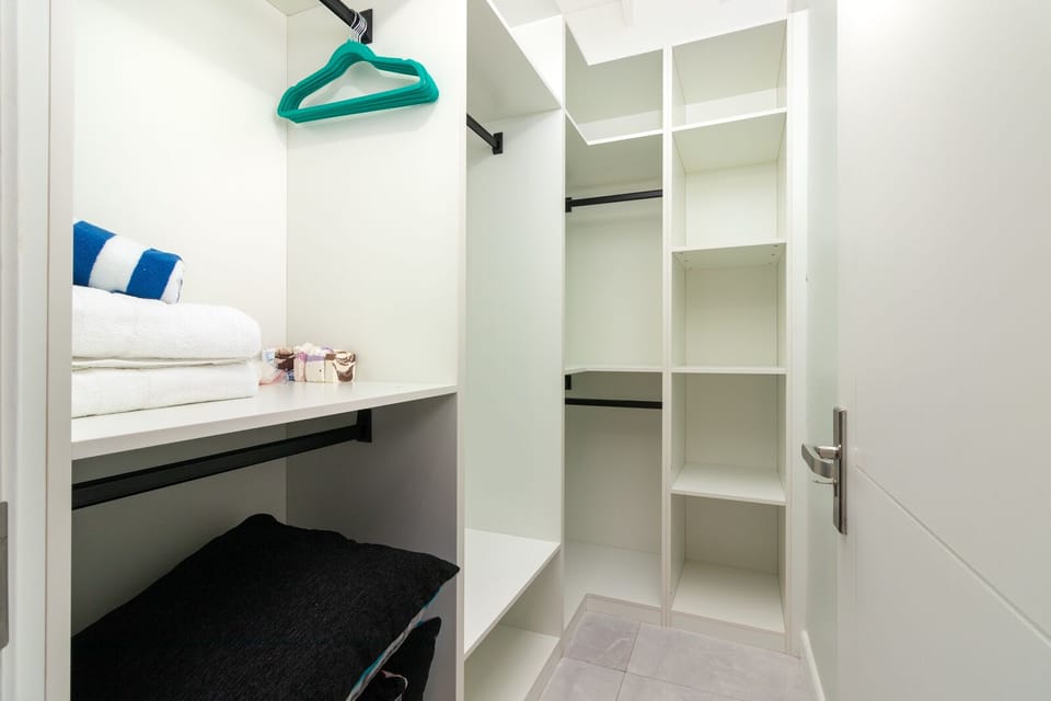 Apartment, 3 Bedrooms | 3 bedrooms, desk, iron/ironing board, WiFi (free)