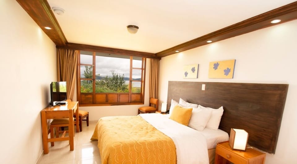 Room | Pillowtop beds, laptop workspace, cribs (free), WiFi (free)