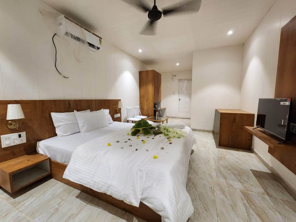 Executive Double Room | Iron/ironing board (on request), WiFi (free)