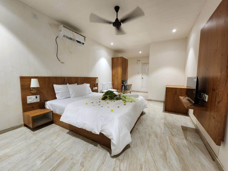 Executive Double Room | Iron/ironing board (on request), WiFi (free)