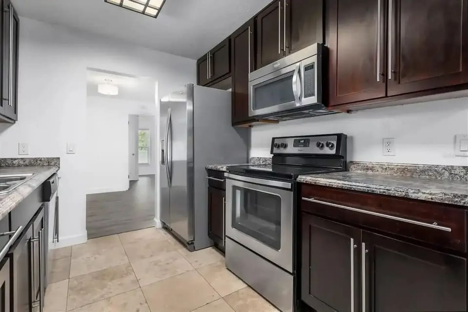 full size kitchen to utilize everything included