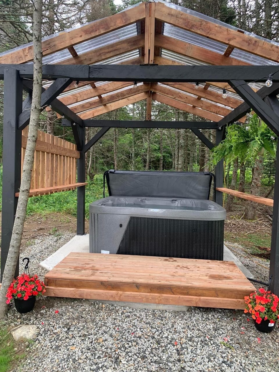 Outdoor spa tub